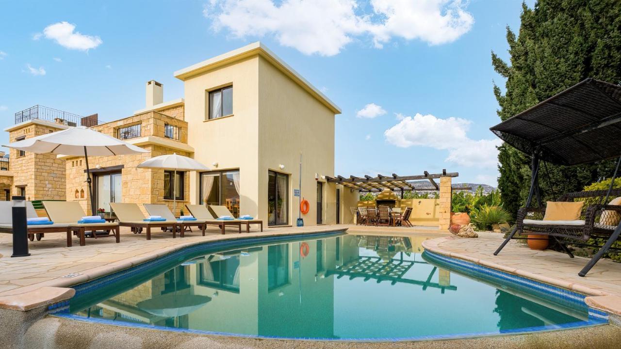 Villa Camelot By Ezoria Villas Коръл бей Екстериор снимка