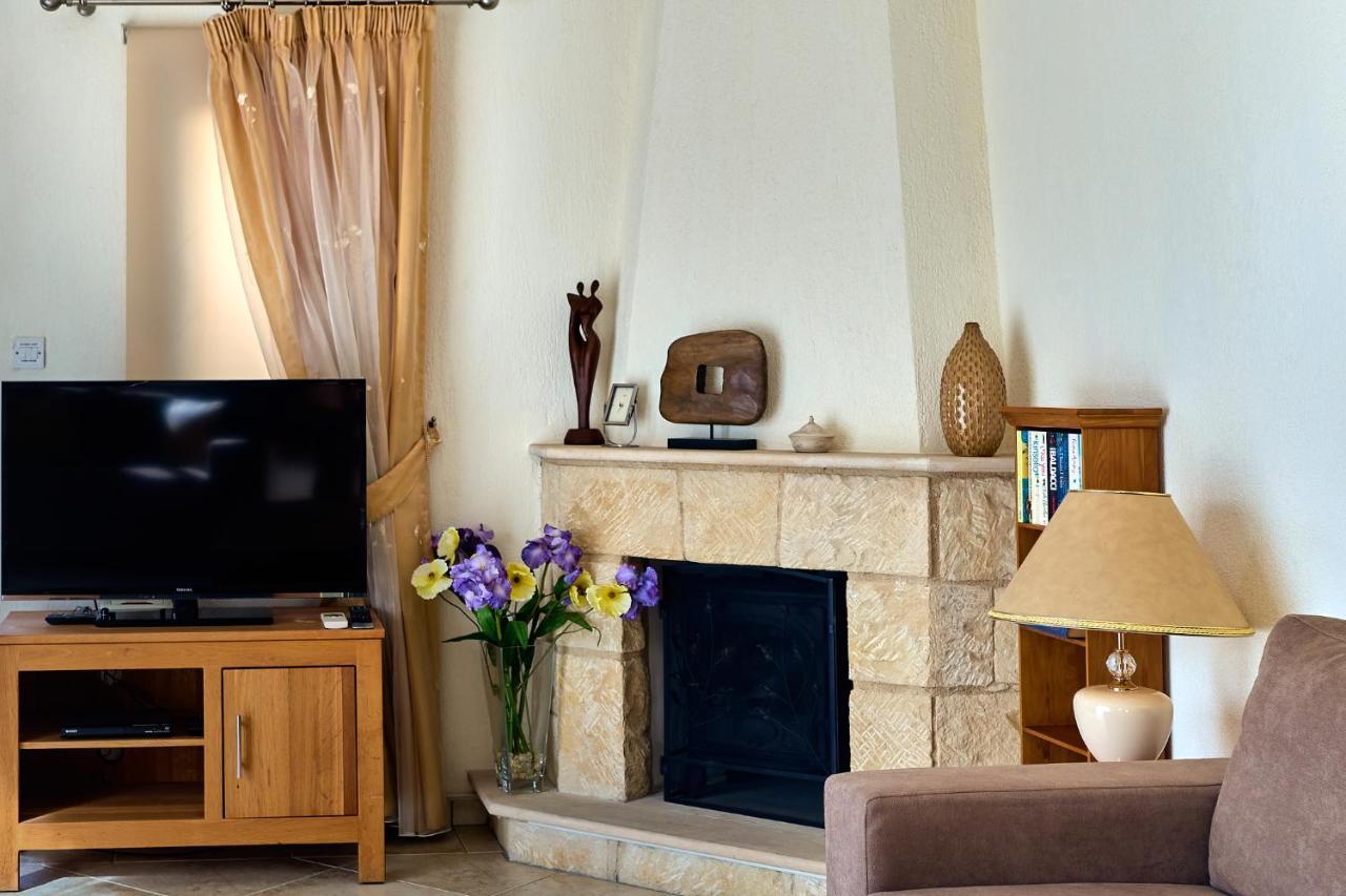 Villa Camelot By Ezoria Villas Коръл бей Екстериор снимка