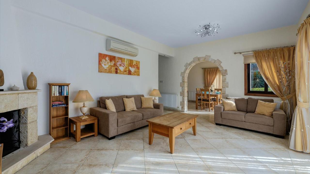 Villa Camelot By Ezoria Villas Коръл бей Екстериор снимка