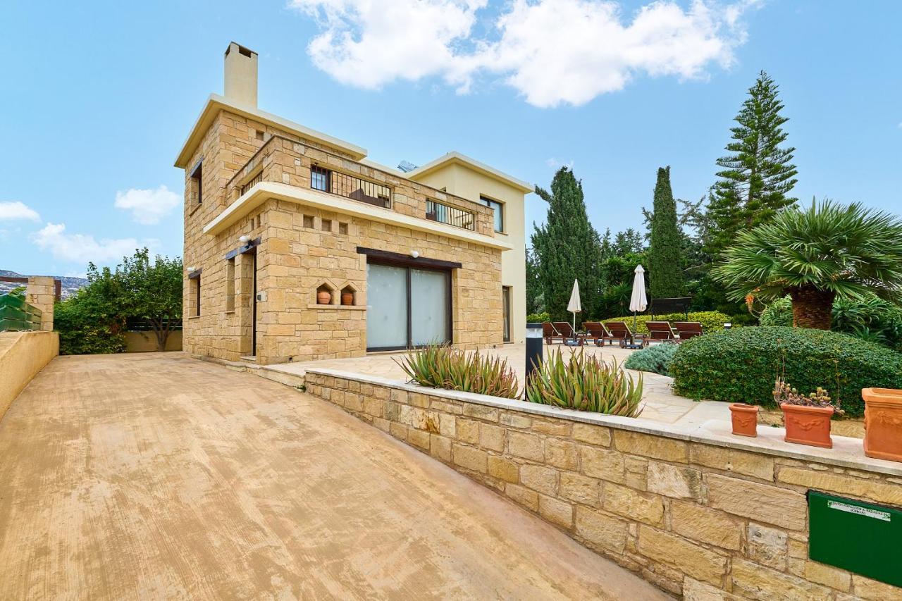 Villa Camelot By Ezoria Villas Коръл бей Екстериор снимка