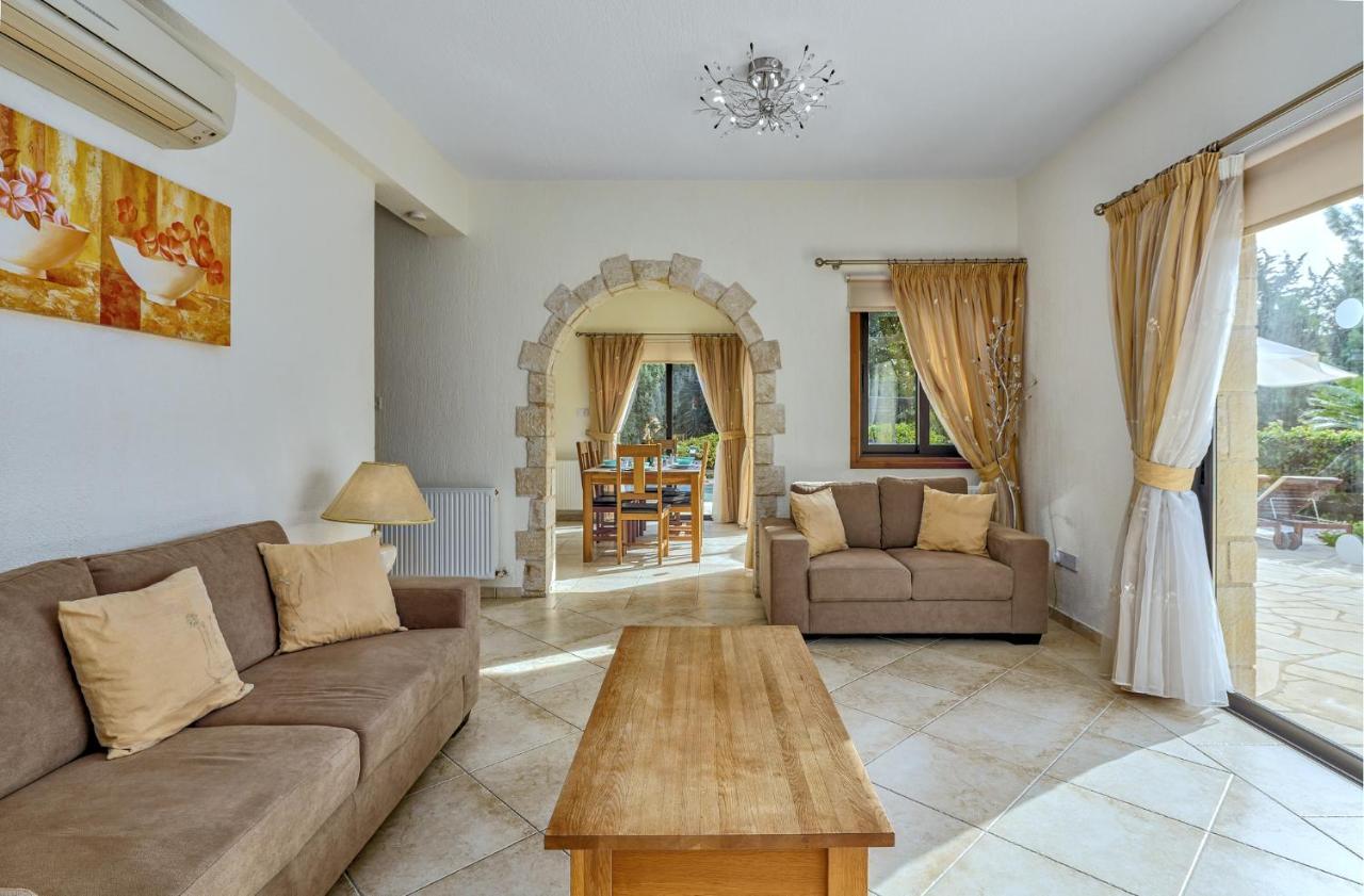 Villa Camelot By Ezoria Villas Коръл бей Екстериор снимка
