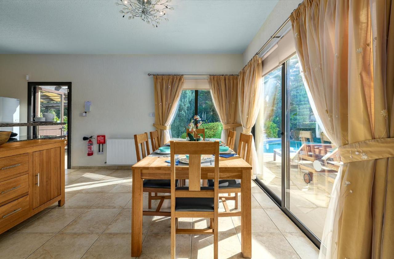 Villa Camelot By Ezoria Villas Коръл бей Екстериор снимка