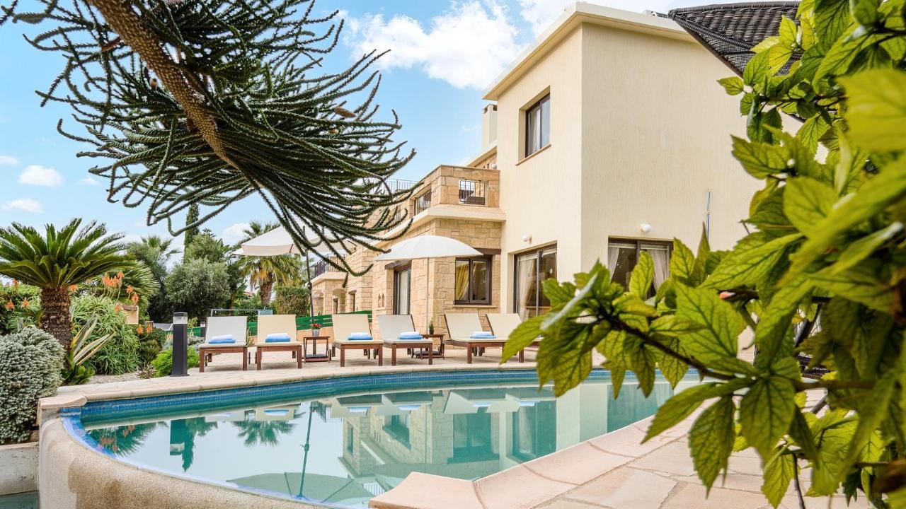 Villa Camelot By Ezoria Villas Коръл бей Екстериор снимка